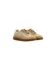 Scarpe beige con dettagli in metallo logo Fendi