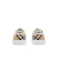 Scarpe con stampa check e logo Burberry sul retro