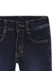 Jeans blu cinque tasche con patch logo Boss