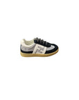 Scarpe grigie e nere con dettagli logo Fendi