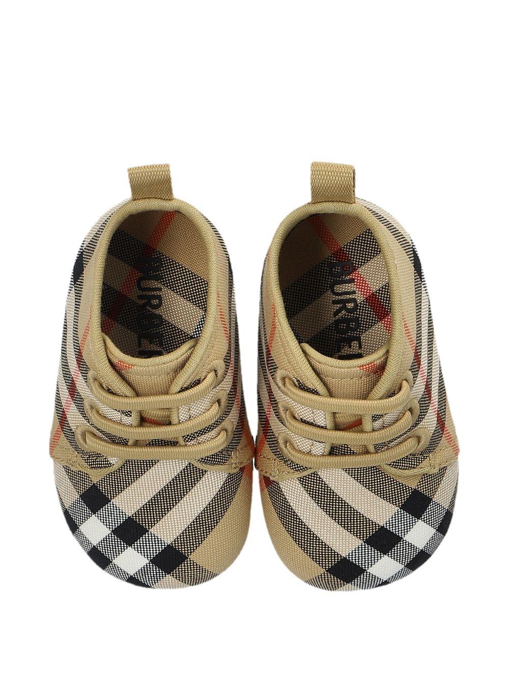 Scarpa culla beige con stampa check Burberry
