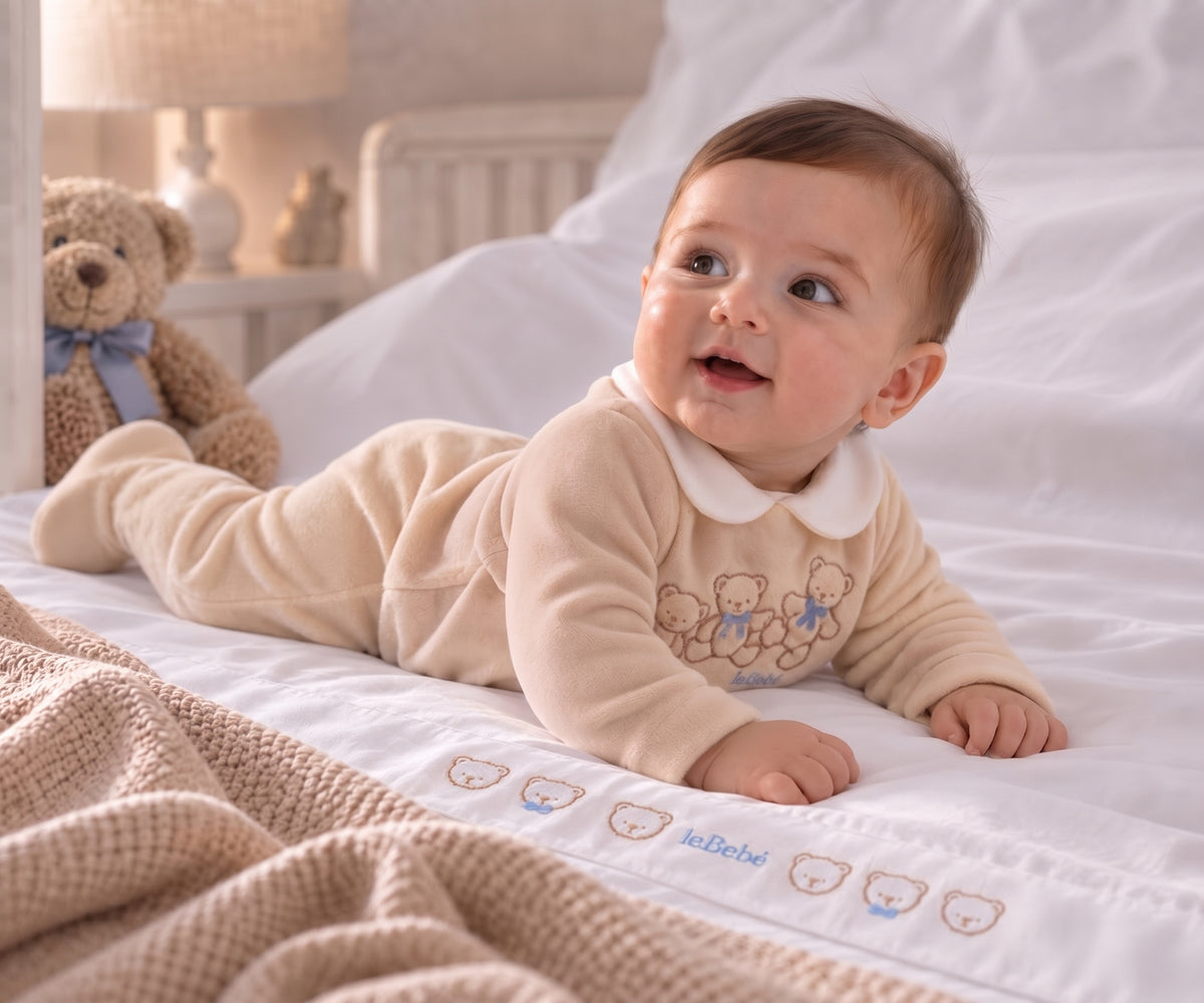 Tutina in ciniglia beige con orsetti e logo Le Bebé cuciti frontale