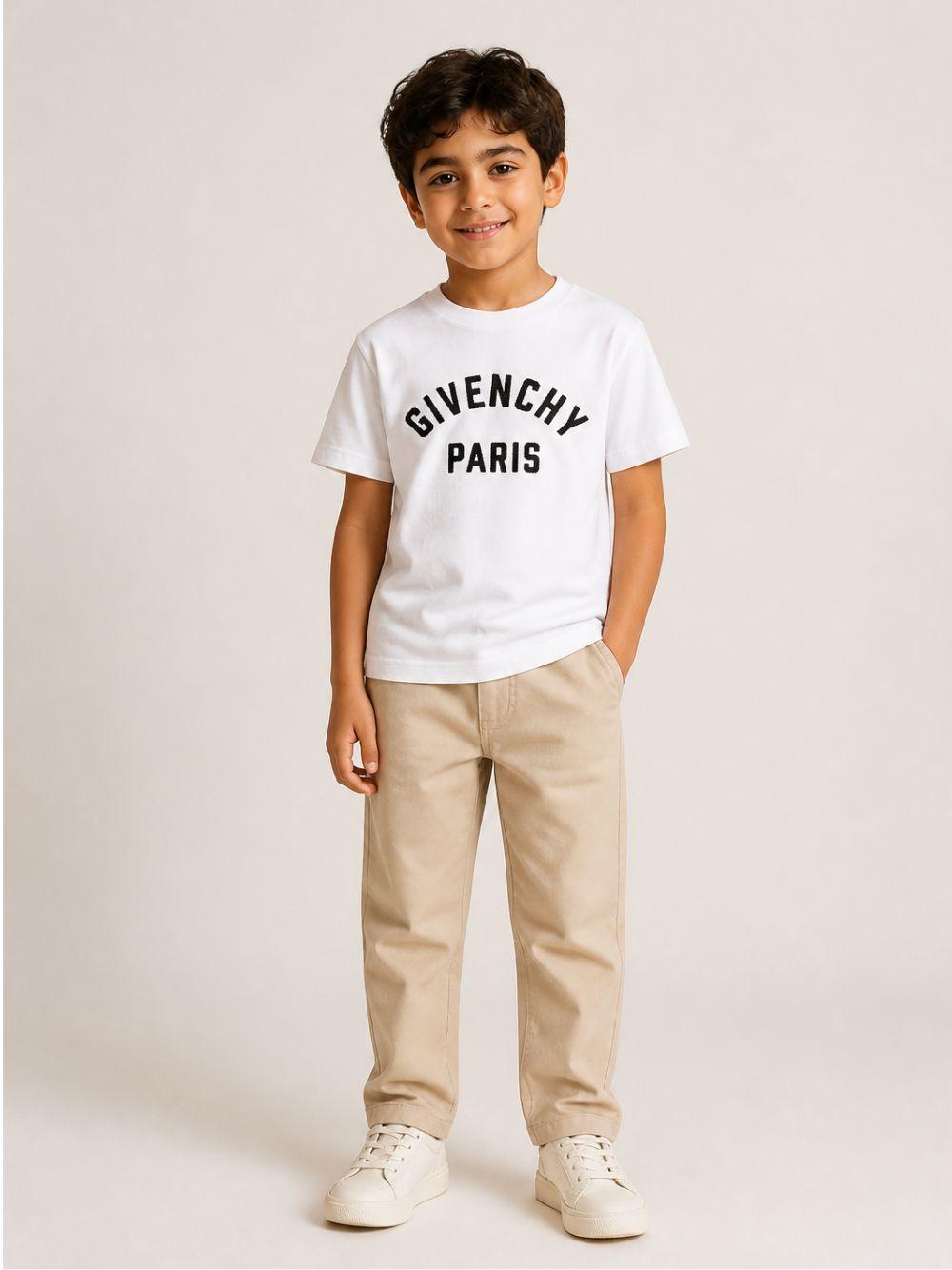 T-shirt bianca con logo patch logo Givenchy cucito a contrasto
