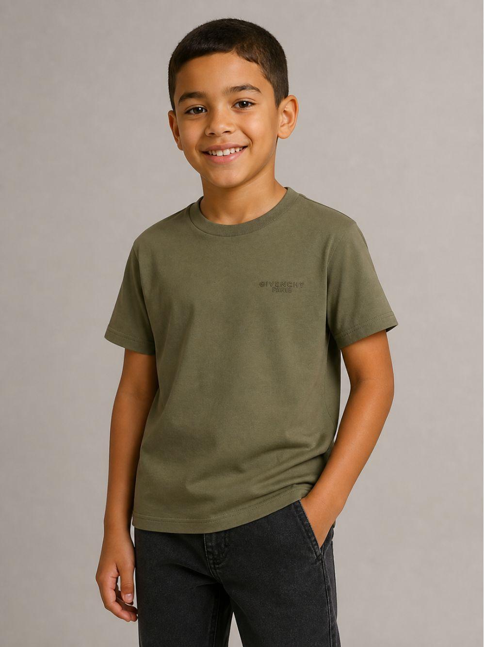 T-shirt verde con logo Givenchy cucito frontale e sul retro