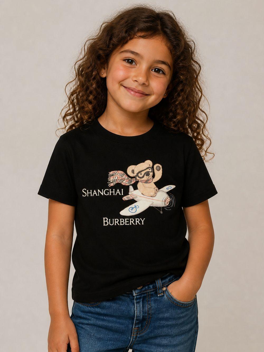 T-shirt nera con stampa logo Burberry Shanghai