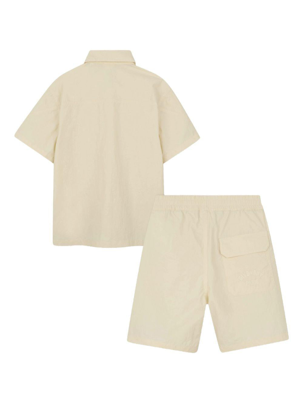 Completo camicia e bermuda beige con dettagli logo Givenchy