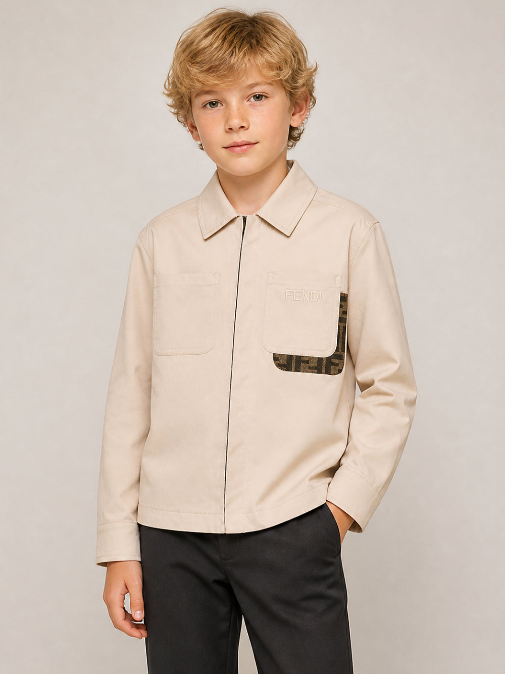 Giacca camicia beige con dettagli logo Fendi