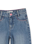 Jeans blu con borchie applicate a forma di cuore Billieblush