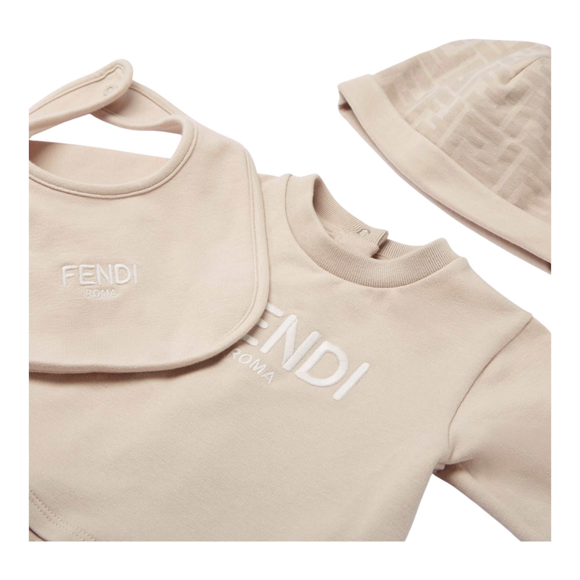 Set tutina, cappellino e bavaglino beige con logo Fendi