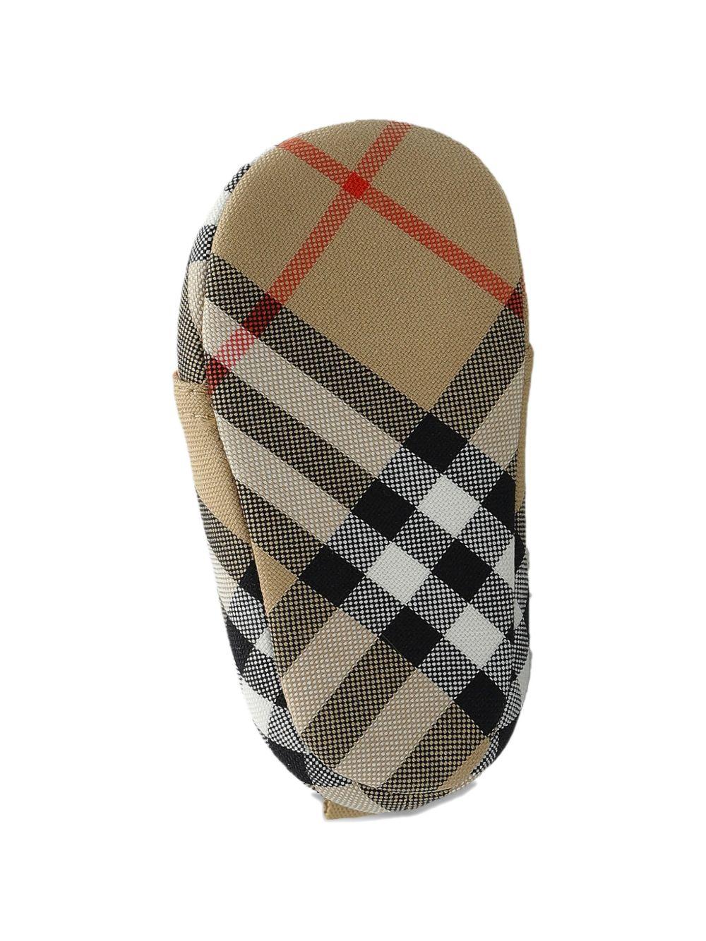 Scarpa culla beige con stampa check Burberry