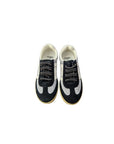 Scarpe grigie e nere con dettagli logo Fendi